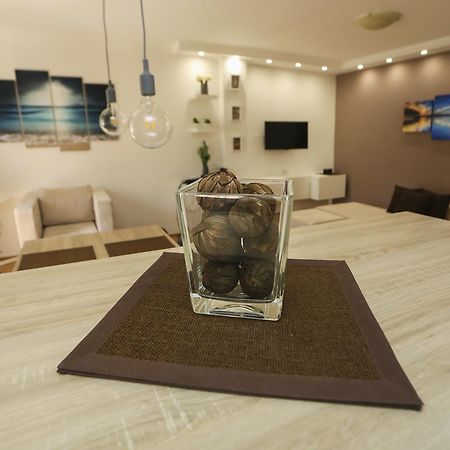 Modern Apartment With Free Parking Новий Сад Екстер'єр фото