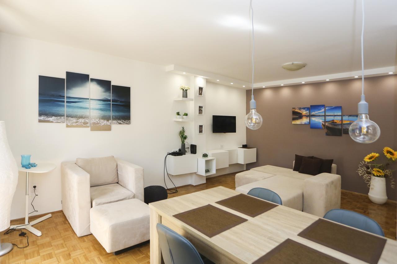 Modern Apartment With Free Parking Новий Сад Екстер'єр фото