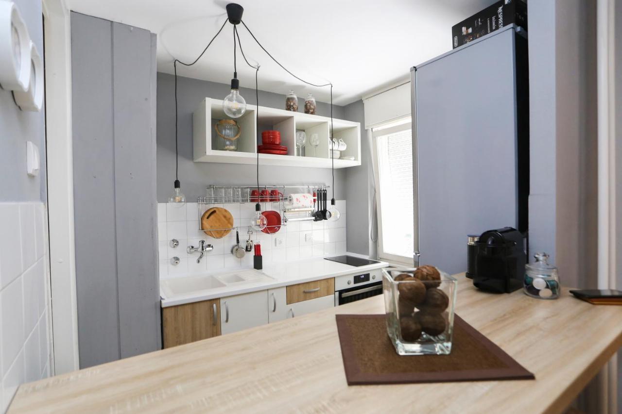 Modern Apartment With Free Parking Новий Сад Екстер'єр фото