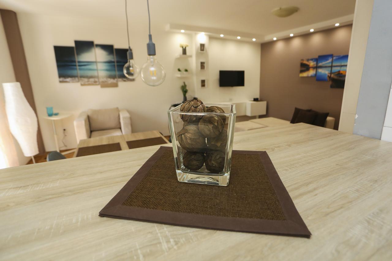 Modern Apartment With Free Parking Новий Сад Екстер'єр фото